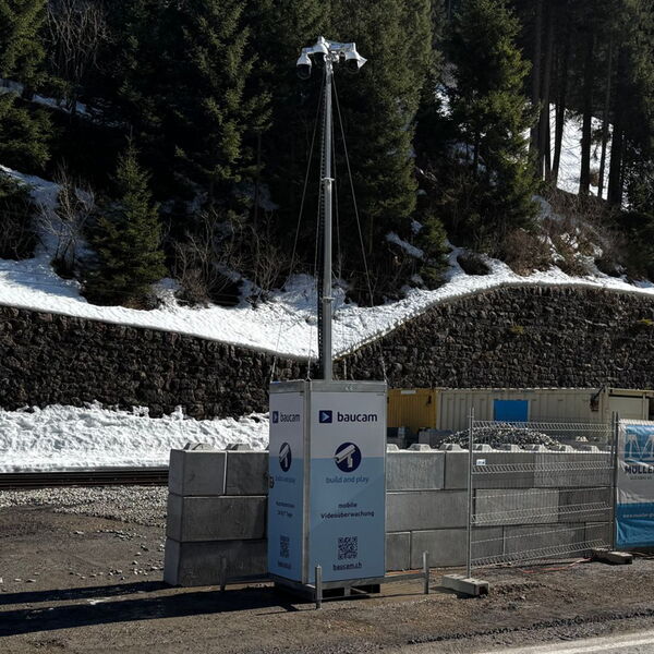 Videoturm gross 6m auf Baustelle, die Videoüberwachung für die meisten Baustellen, kleiner Platzbedarf hoher Nutzen, wenn die Höhe zählt.