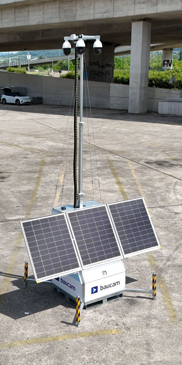 Videoturm mit PV uns Solar Module für Baustellen ohne Stromanschluss, ideal für Infrastruktur Baustellen